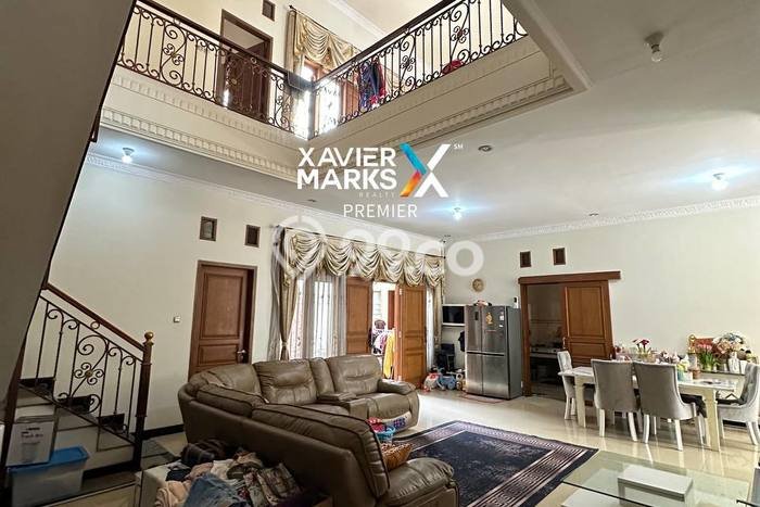 Rumah Modern 5 Kamar LT 240m2 di Araya Rumah Modern 5 Kamar LT 240m2 di Araya