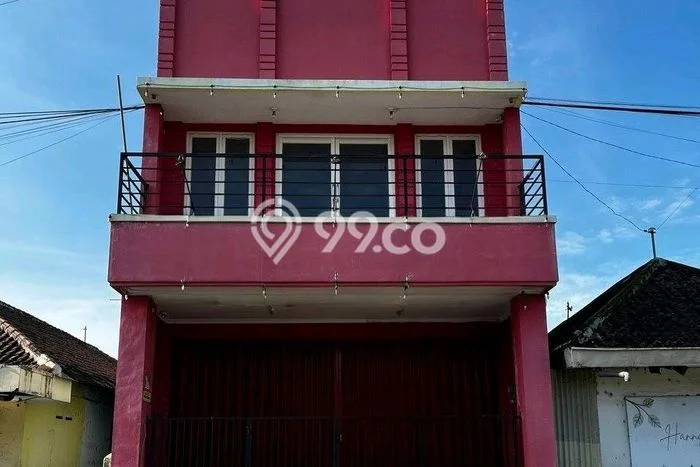 Ruko untuk disewa di Tanggul punya LT 96m2 & LB 192m2 harga sewa kompetitif Ruko untuk disewa di Tanggul punya LT 96m2 & LB 192m2 harga sewa kompetitif