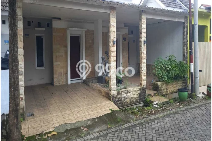 Lokasi strategis! Rumah siap huni disewakan di Patrang LB 100m2 Lokasi strategis! Rumah siap huni disewakan di Patrang LB 100m2
