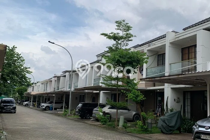 Sewa Rumah Murah di Green Lake City Jakarta Barat Punya 4 Kamar Tidur Sewa Rumah Murah di Green Lake City Jakarta Barat Punya 4 Kamar Tidur