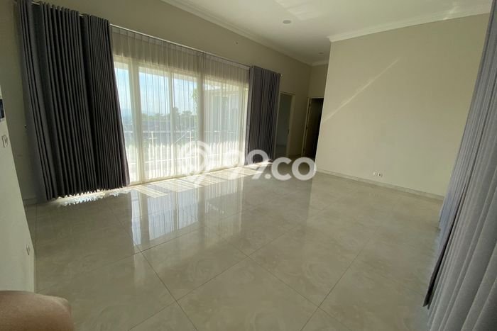 Rumah Elit LB 238m2 Siap Pakai Desain Elegan di Villa Puncak Tidar, Malang Rumah Elit LB 238m2 Siap Pakai Desain Elegan di Villa Puncak Tidar, Malang