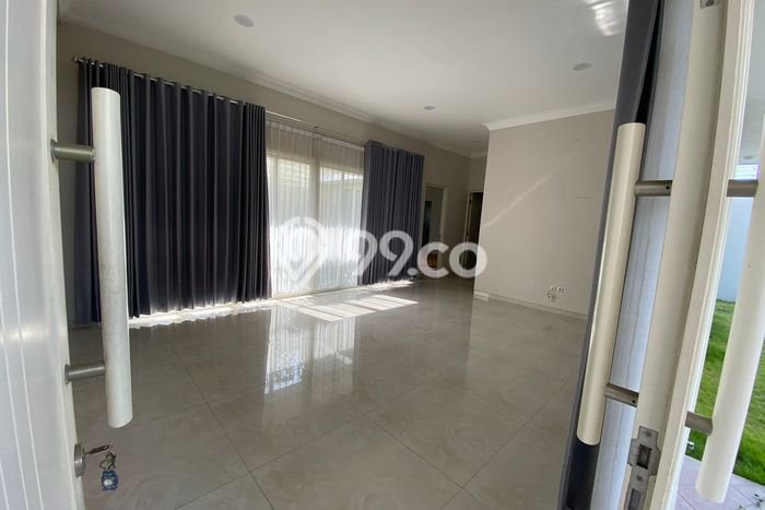 Rumah Elit LB 238m2 Siap Pakai Desain Elegan di Villa Puncak Tidar, Malang Rumah Elit LB 238m2 Siap Pakai Desain Elegan di Villa Puncak Tidar, Malang