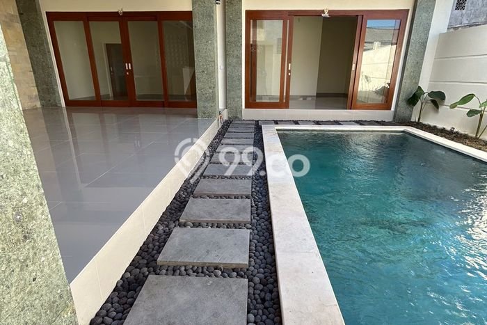 Rumah Nyaman di , 2 KM, Area Strategis, Luas 180m2m² LB 180m2m² Rumah Nyaman di , 2 KM, Area Strategis, Luas 180m2m² LB 180m2m²