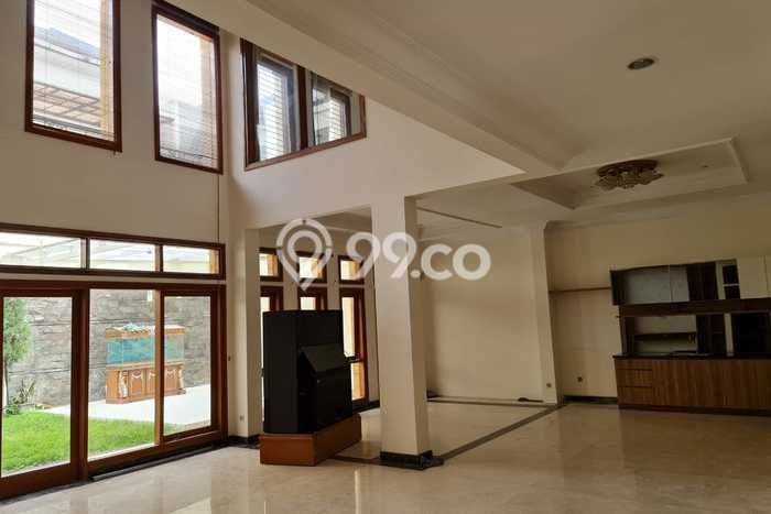 Dijual Rumah Luas Elegan Dengan View Cantik di Setra Duta, Bandung Dijual Rumah Luas Elegan Dengan View Cantik di Setra Duta, Bandung