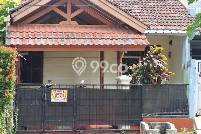Rumah Luas Asri 3 KT Siap Pakai di Bintaro Tangerang Selatan Rumah Luas Asri 3 KT Siap Pakai di Bintaro Tangerang Selatan