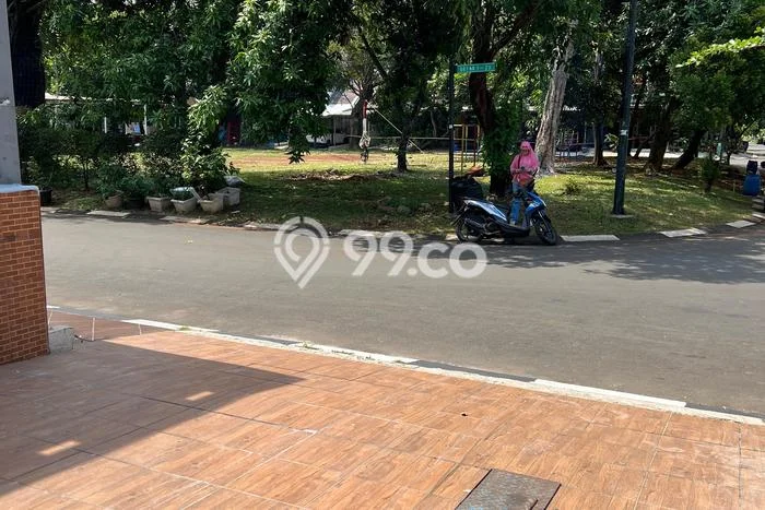 Disewakan! Rumah 3 Kamar Tidur &
2 Kamar Mandi di Kota Wisata, Jakarta Timur Disewakan! Rumah 3 Kamar Tidur &
2 Kamar Mandi di Kota Wisata, Jakarta Timur