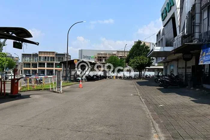 Unit Ruko Disewakan di Kota Wisata di Area Ramai & Strategis Unit Ruko Disewakan di Kota Wisata di Area Ramai & Strategis