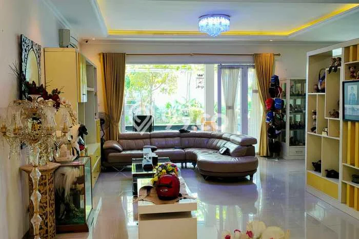 For Sale! Luxury House LT 365m2 Desain Modern di Bambu Apus For Sale! Luxury House LT 365m2 Desain Modern di Bambu Apus