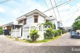 For Sale! Luxury House LT 270m2 Desain Elegan di Kav DKI For Sale! Luxury House LT 270m2 Desain Elegan di Kav DKI