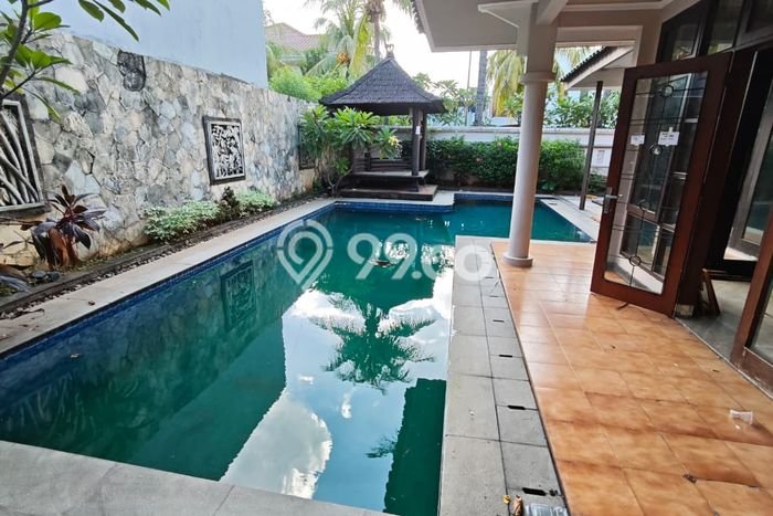 Hunian Elit LB 238m2 Siap Pakai Desain Elegan di Bintaro, Tangerang Selatan Hunian Elit LB 238m2 Siap Pakai Desain Elegan di Bintaro, Tangerang Selatan