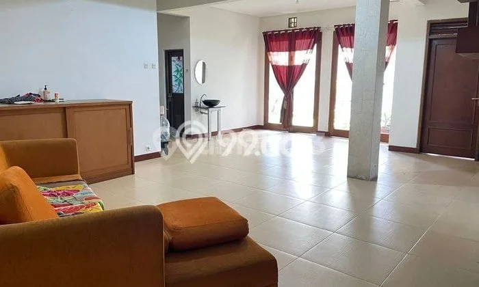 Rumah Elit Modern Tanpa Renovasi di Buah Batu Bandung Rumah Elit Modern Tanpa Renovasi di Buah Batu Bandung