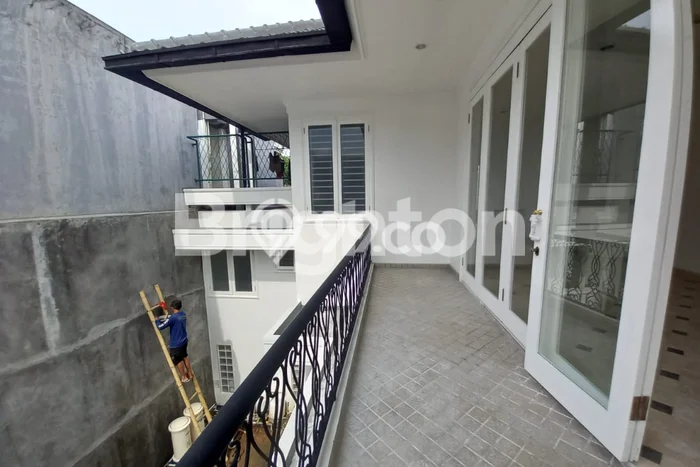 Rumah Luxury Modern Siap Huni di Intercon Jakarta Barat Rumah Luxury Modern Siap Huni di Intercon Jakarta Barat