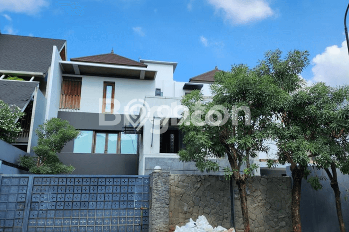 Jual Rumah Mewah Elegan Dengan View Eksklusif di Intercon, Jakarta Barat Jual Rumah Mewah Elegan Dengan View Eksklusif di Intercon, Jakarta Barat