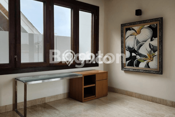 Jual Rumah Mewah Elegan Dengan View Eksklusif di Intercon, Jakarta Barat Jual Rumah Mewah Elegan Dengan View Eksklusif di Intercon, Jakarta Barat