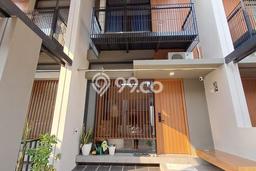 Rumah Modern 2 KT di BSD City Tangerang Full Furnished Rumah Modern 2 KT di BSD City Tangerang Full Furnished
