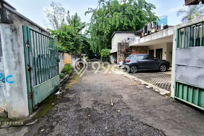 Ready to Use! Luxury House LT 777m2 Desain Modern di Kuningan Ready to Use! Luxury House LT 777m2 Desain Modern di Kuningan