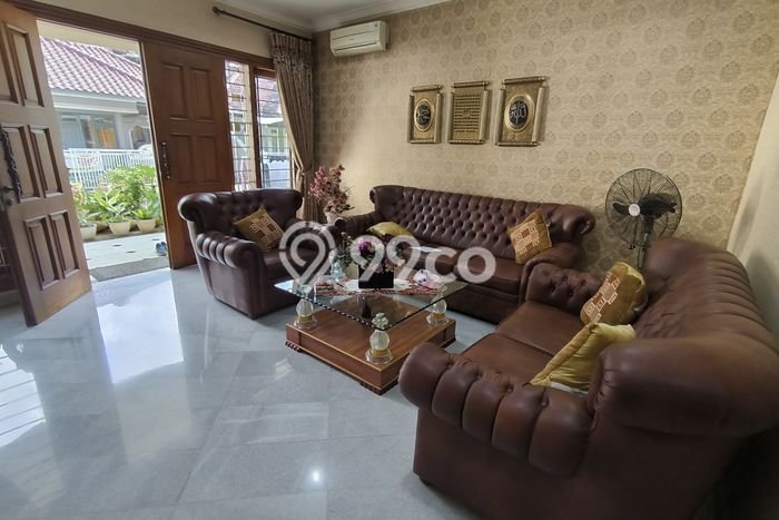 Siap Huni Rumah Mewah 6 Kamar di Duren Sawit Dekat ke Mana Pun Siap Huni Rumah Mewah 6 Kamar di Duren Sawit Dekat ke Mana Pun