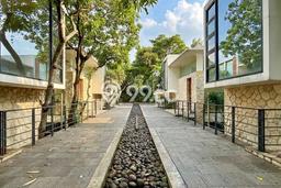 For Sale! Premium House LT 1744m2 Desain Elegan di Kemang For Sale! Premium House LT 1744m2 Desain Elegan di Kemang