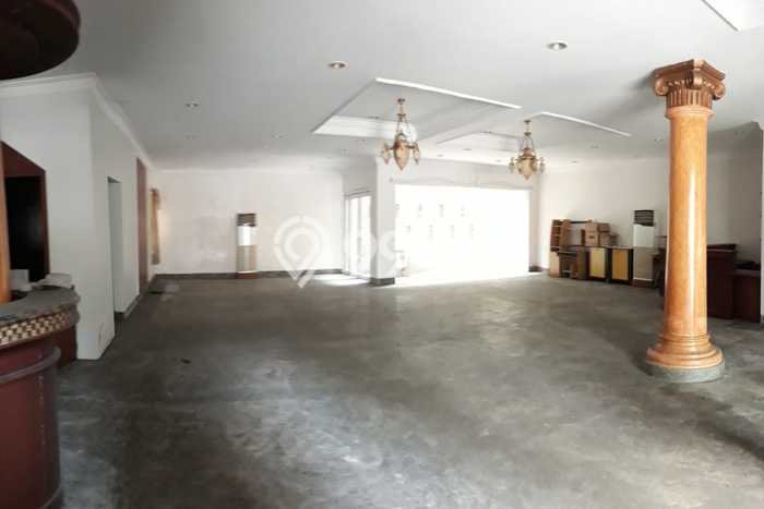Ready to Use! Premium House LT 396m2 Desain Modern di Pakubuwono Ready to Use! Premium House LT 396m2 Desain Modern di Pakubuwono