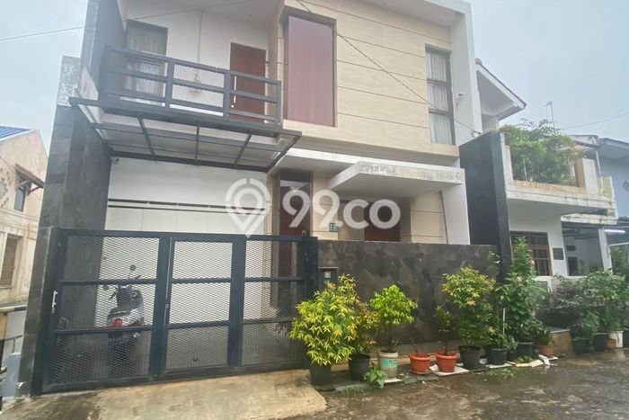 Rumah 3 lantai Cantik Siap Huni dekat Tol di Komplek Nata Endah Rumah 3 lantai Cantik Siap Huni dekat Tol di Komplek Nata Endah
