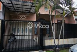 For Sale Rumah 4 Kamar Lokasi Strategis Nyaman dan Strategis di Dukuh Pakis For Sale Rumah 4 Kamar Lokasi Strategis Nyaman dan Strategis di Dukuh Pakis