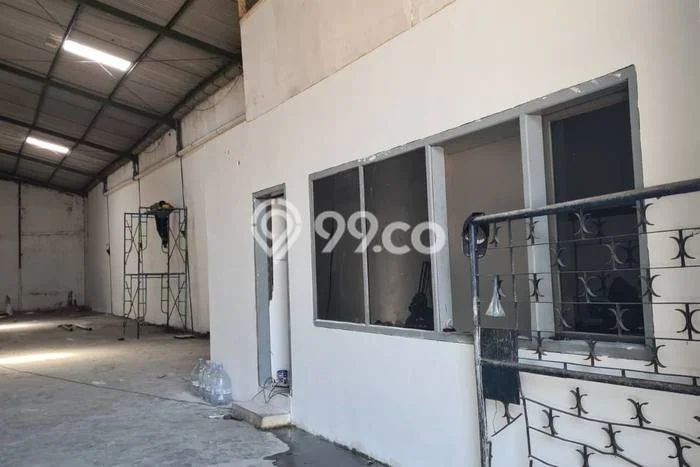 Gudang Disewa di Surabaya dengan LB 435m2 Area Komersial Ramai Gudang Disewa di Surabaya dengan LB 435m2 Area Komersial Ramai