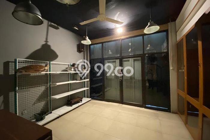 Disewakan Ruko komersial di Regol luas bangunan 1000m2 Disewakan Ruko komersial di Regol luas bangunan 1000m2
