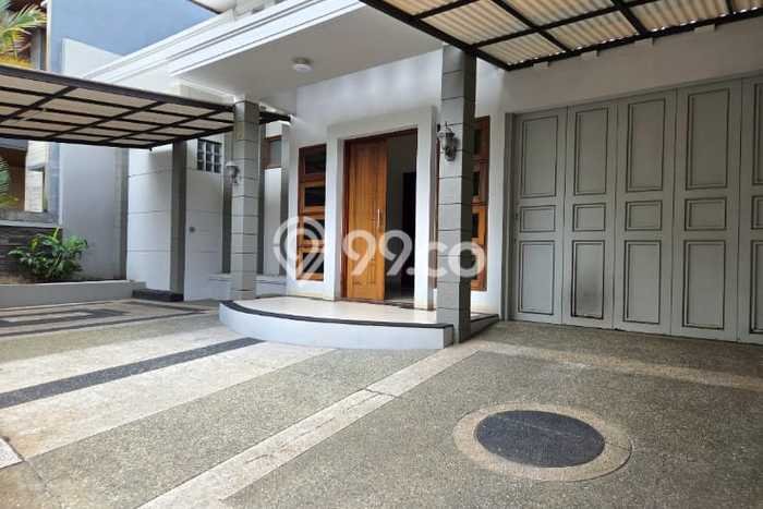 Ready to Use! Luxury House LT 273m2 Desain Elegan di Singgasana Ready to Use! Luxury House LT 273m2 Desain Elegan di Singgasana