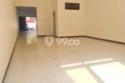 Ruko di Taman Holis Indah, Luas 180m², Area Komersial, Mainroad Ruko di Taman Holis Indah, Luas 180m², Area Komersial, Mainroad