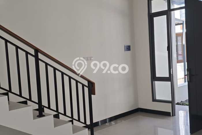Disewakan! Rumah 2 Kamar Tidur &
2 Kamar Mandi di Taman Kopo Indah, Bandung Disewakan! Rumah 2 Kamar Tidur &
2 Kamar Mandi di Taman Kopo Indah, Bandung
