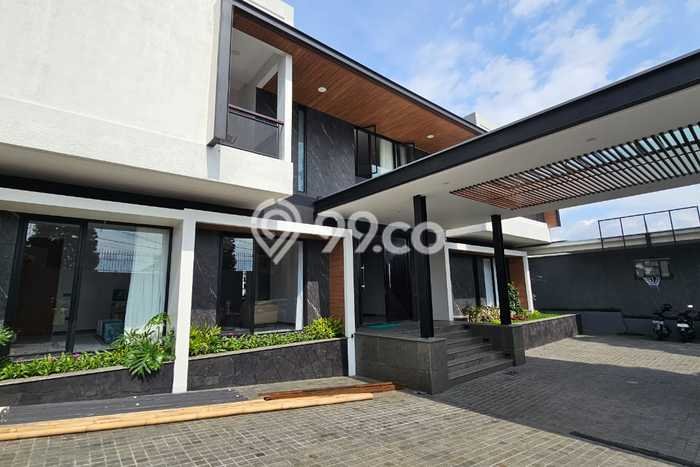Rumah Lingkungan Asri di Sukasari, Bandung, Luas 1026m2m² LB 800m2m² Rumah Lingkungan Asri di Sukasari, Bandung, Luas 1026m2m² LB 800m2m²