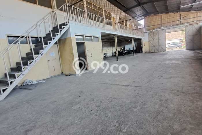 LOKASI STRATEGIS! Gudang Kawasan Sudirman, Luas 1000m², Pusat Bisnis, Jalan Utama LOKASI STRATEGIS! Gudang Kawasan Sudirman, Luas 1000m², Pusat Bisnis, Jalan Utama