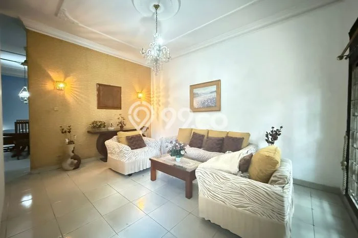 Lokasi terbaik! Rumah siap huni dikontrakkan di Tebet LB 200m2 Lokasi terbaik! Rumah siap huni dikontrakkan di Tebet LB 200m2