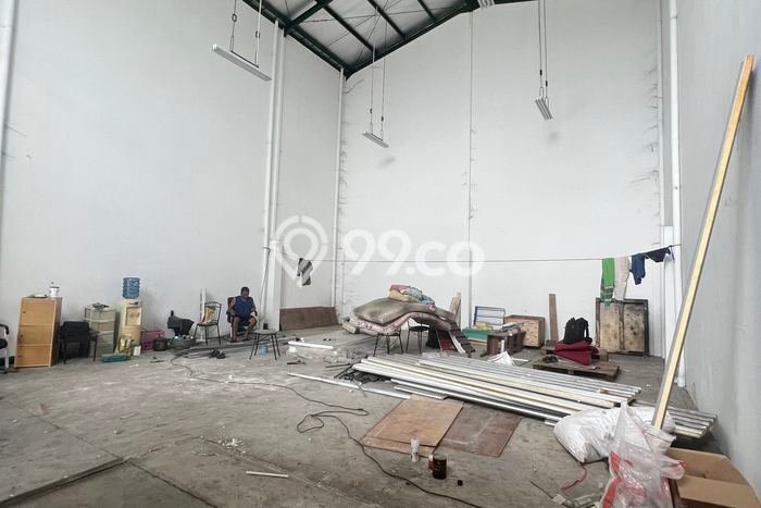 Unit Gudang Disewakan di Daan Mogot di Area Ramai & Strategis Unit Gudang Disewakan di Daan Mogot di Area Ramai & Strategis