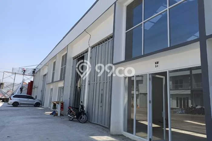 Disewakan Gudang di Kawasan Ramai Kalideres Luas 300m2 Disewakan Gudang di Kawasan Ramai Kalideres Luas 300m2