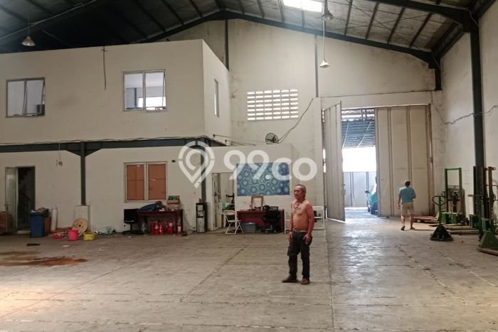 Unit Gudang Paling Strategis di Cipondoh Tangerang dengan LB 600m2 Unit Gudang Paling Strategis di Cipondoh Tangerang dengan LB 600m2