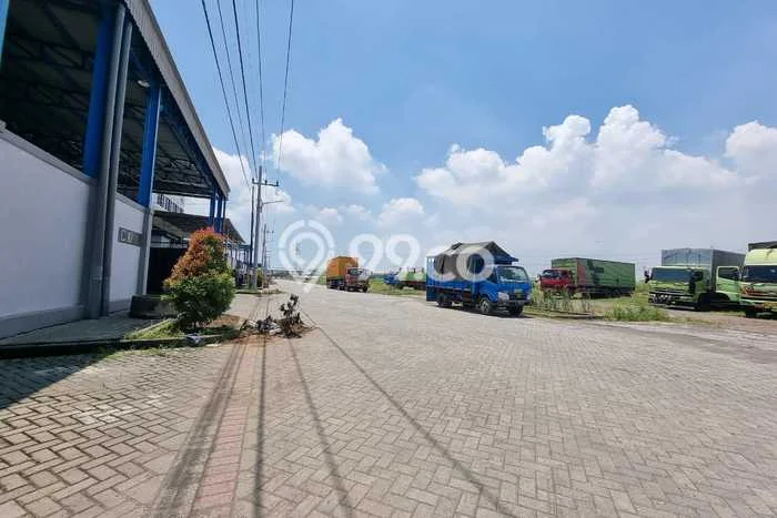 Gudang untuk Disewa di Pusat Surabaya Luas Bangunan 840m2 Gudang untuk Disewa di Pusat Surabaya Luas Bangunan 840m2