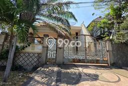 Rumah Elit Modern Tanpa Renovasi di Semolowaru Surabaya Rumah Elit Modern Tanpa Renovasi di Semolowaru Surabaya