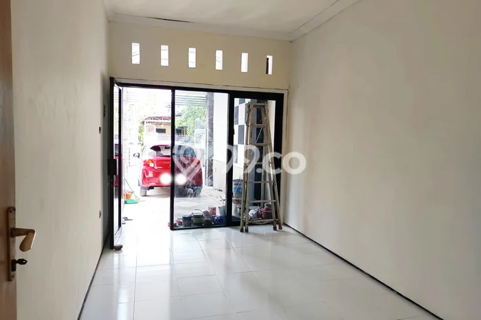 Disewakan! Rumah 5 Kamar Tidur &
3 Kamar Mandi di Karangpilang, Surabaya Disewakan! Rumah 5 Kamar Tidur &
3 Kamar Mandi di Karangpilang, Surabaya