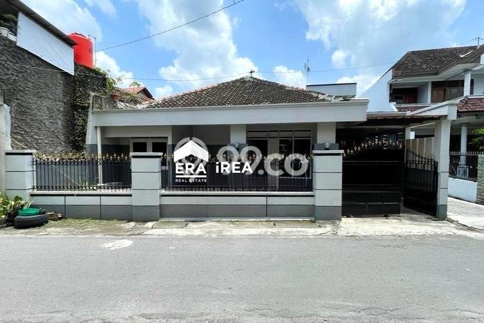 Hunian Cantik Minimalis Lb 180m2 di Laweyan, Solo Hunian Cantik Minimalis Lb 180m2 di Laweyan, Solo