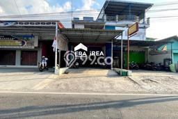Area Ramai! Ruko Dijual di Ngemplak untuk Bisnis Luas Bangunan 200m2 Area Ramai! Ruko Dijual di Ngemplak untuk Bisnis Luas Bangunan 200m2