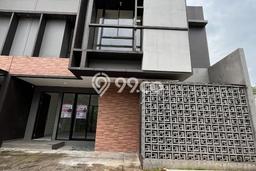 For Sale Hunian Rumah Terawat 4 Kamar di Suvarna Sutera, Tangerang For Sale Hunian Rumah Terawat 4 Kamar di Suvarna Sutera, Tangerang