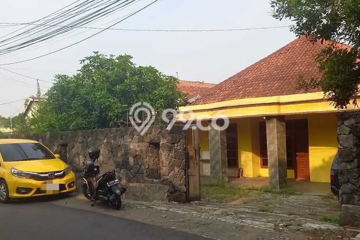 LOKASI PREMIUM! Rumah Berkembang area , Luas 472m2m² LB 300m2m² LOKASI PREMIUM! Rumah Berkembang area , Luas 472m2m² LB 300m2m²