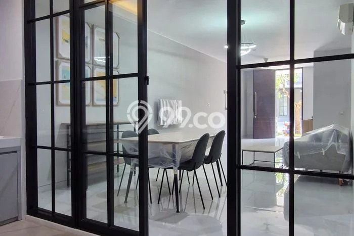 Disewakan! Rumah 4 Kamar Tidur &
3 Kamar Mandi di Bukit Sari, Semarang Disewakan! Rumah 4 Kamar Tidur &
3 Kamar Mandi di Bukit Sari, Semarang
