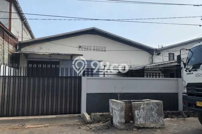 Unit Gudang Disewa Lokasi Semarang Barat, Semarang Spesifikasi Luas Bangunan 720m2 Unit Gudang Disewa Lokasi Semarang Barat, Semarang Spesifikasi Luas Bangunan 720m2