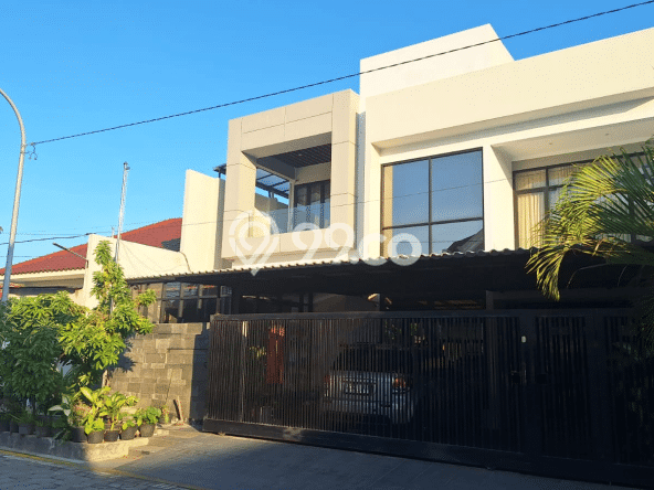 Rumah Mewah Akses Mudah di Surabaya Rumah Mewah Akses Mudah di Surabaya