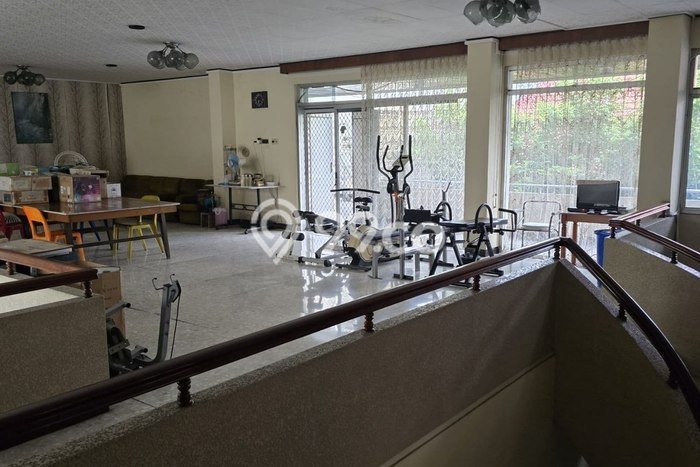 Siap Huni Rumah Mewah 7 Kamar di Genteng Dekat ke Mana Saja Siap Huni Rumah Mewah 7 Kamar di Genteng Dekat ke Mana Saja