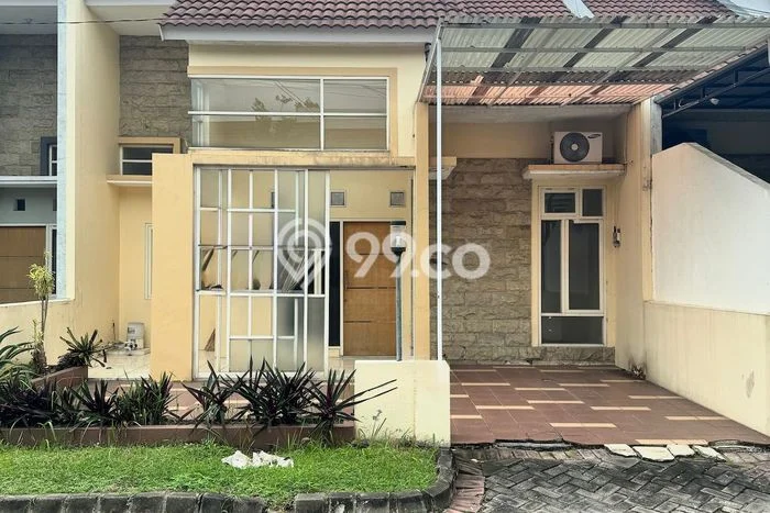 For Sale Rumah 3 Kamar Lokasi Ideal Bagus dan Strategis di Gresik For Sale Rumah 3 Kamar Lokasi Ideal Bagus dan Strategis di Gresik