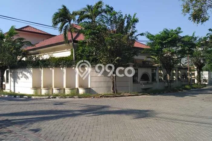 Jual Rumah Luas Megah Dengan View Eksklusif di Sukomanunggal, Surabaya Jual Rumah Luas Megah Dengan View Eksklusif di Sukomanunggal, Surabaya
