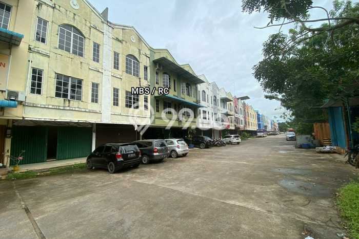 Ruko Dijual di Batam LT 95m2 & LB 300m2 Lokasi Terbaik! Ruko Dijual di Batam LT 95m2 & LB 300m2 Lokasi Terbaik!